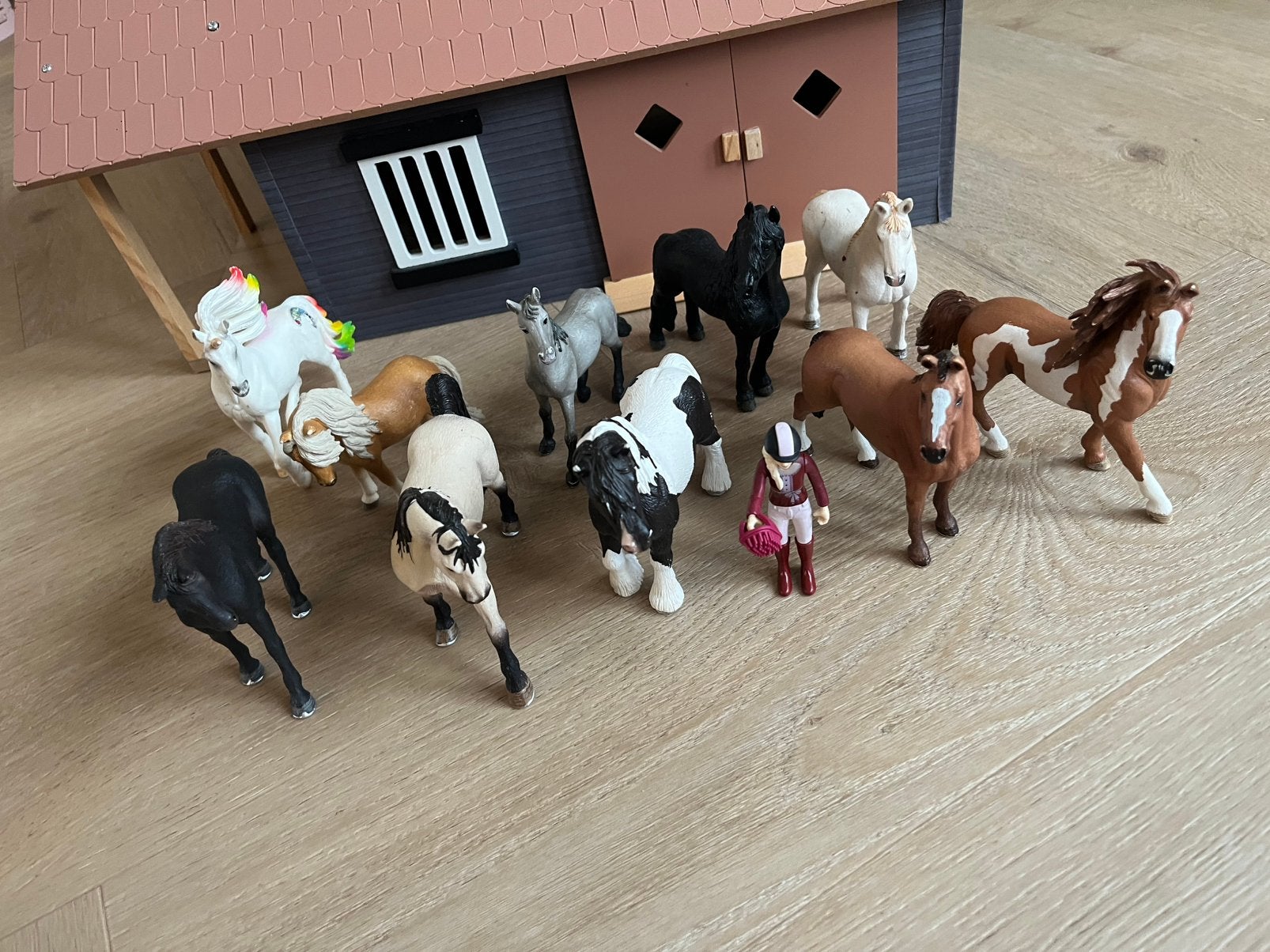 Schleich paardenset met houten stal, Ophalen, Zo goed als nieuw, Paard, Beeldje of Figuurtje