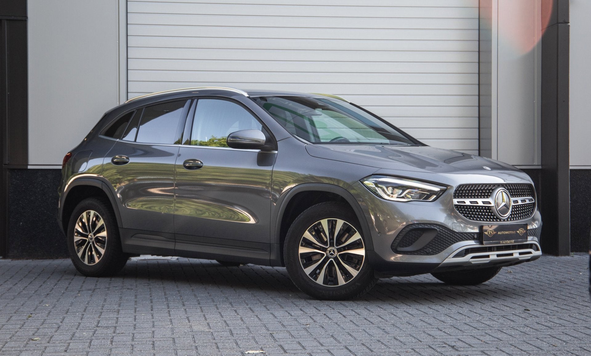 Mercedes-Benz GLA-klasse 250 e Business Solution Luxury Limi, Zwart, Leder en Stof, Plug-in hybride, Bedrijf