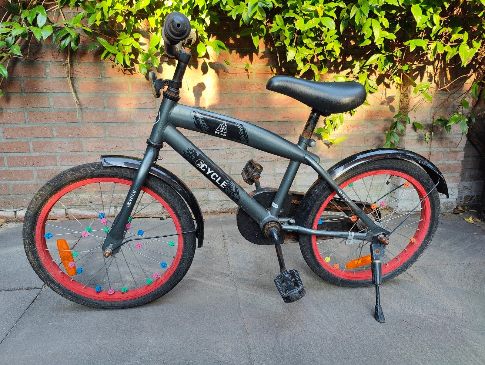 Stoere kinderfiets 2Cycle (18 inch), Fietsen en Brommers, Fietsen | Jongens, Ophalen, Gebruikt, Terugtraprem, 18 inch