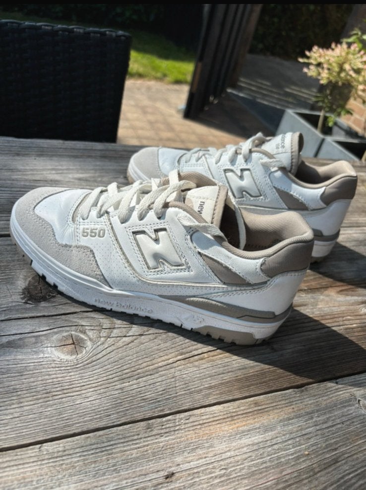 New Balance 550, Ophalen of Verzenden, Zo goed als nieuw, Sneakers of Gympen
