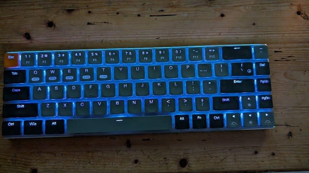 Mechanisch draadloos toetsenbord Xinmeng 68 Keys, Computers en Software, Ophalen of Verzenden, Qwerty, Zo goed als nieuw, Draadloos