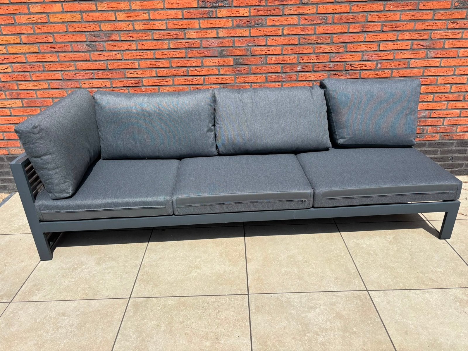 Moderne loungebank met kussens, Ophalen, Gebruikt, 3 zitplaatsen, Aluminium