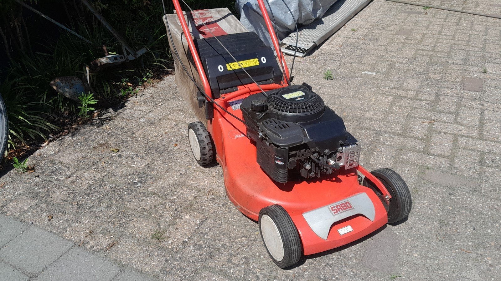 Grasmaaier gazonmaaier sabo 47 a benzine gras gazon maaier, Tuin en Terras, Grasmaaiers, Cirkelmaaier, Gebruikt, 40 t/m 49 cm