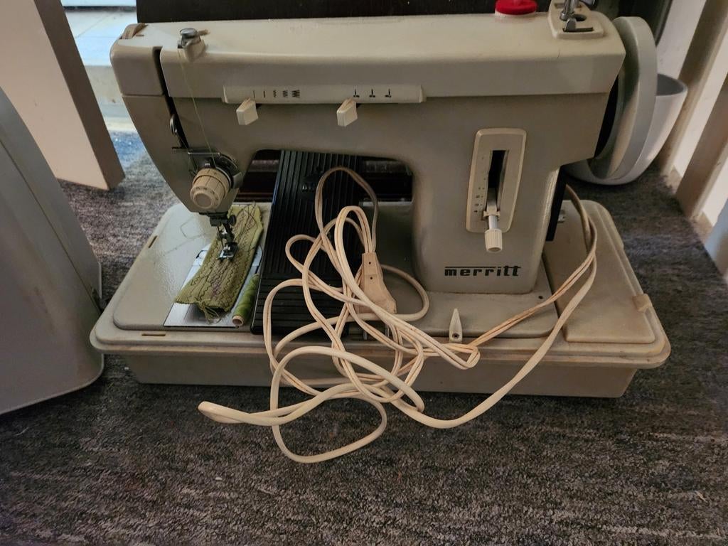 Merites naaimachine, Ophalen