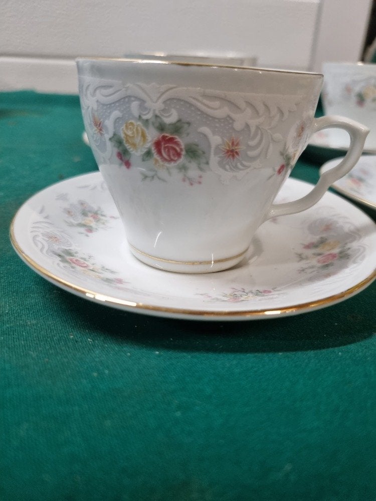 kop en schotels met mini rozen rand vintage, Ophalen of Verzenden
