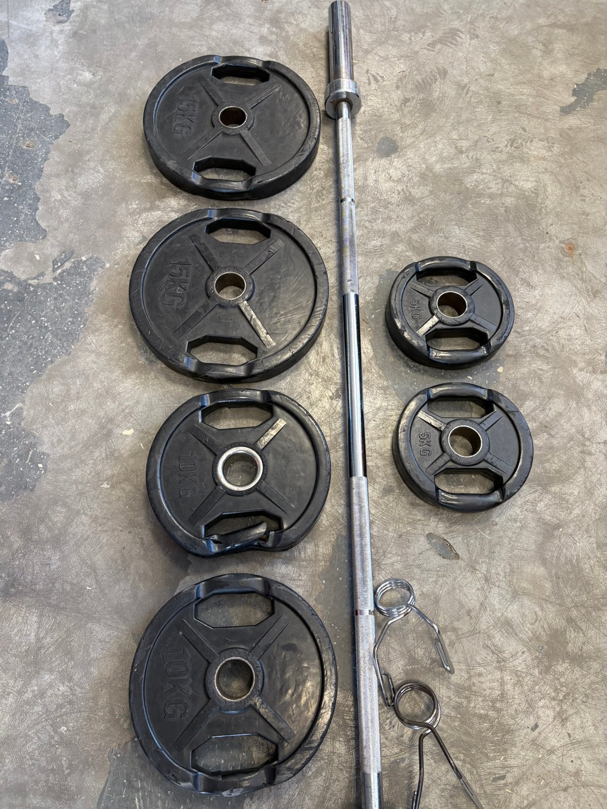 Olympische halter stang 180 cm incl 60 kg gewichten, Ophalen, Gebruikt, 60 kg schijven, Stang en