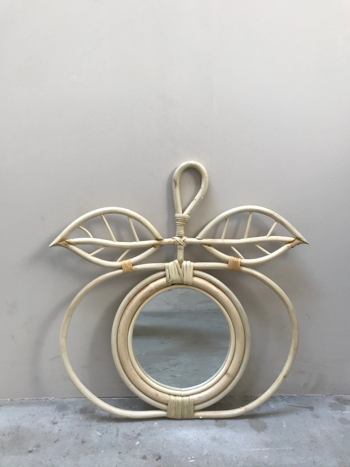 Rotan spiegel in appelvorm van rotan, Ophalen, Minder dan 50 cm, Nieuw, Minder dan 100 cm