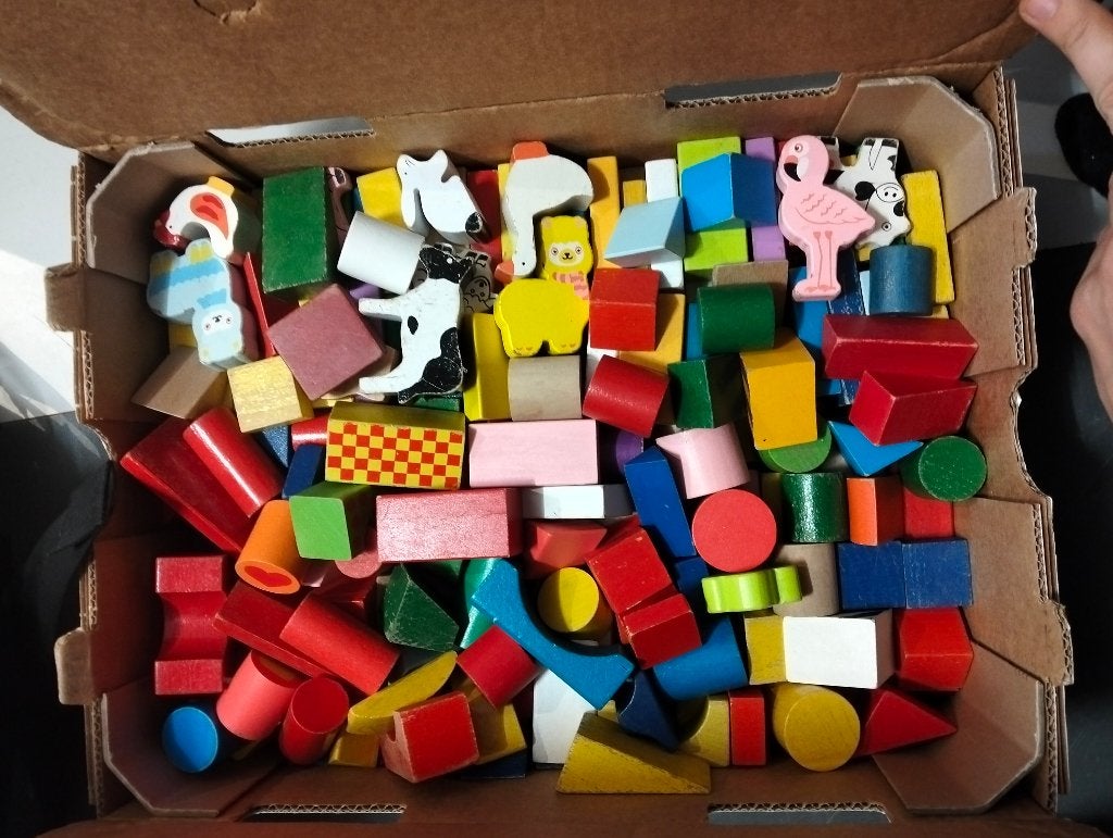 Grote doos met gekleurde houten blokken, Ophalen of Verzenden, Gebruikt, Overige typen