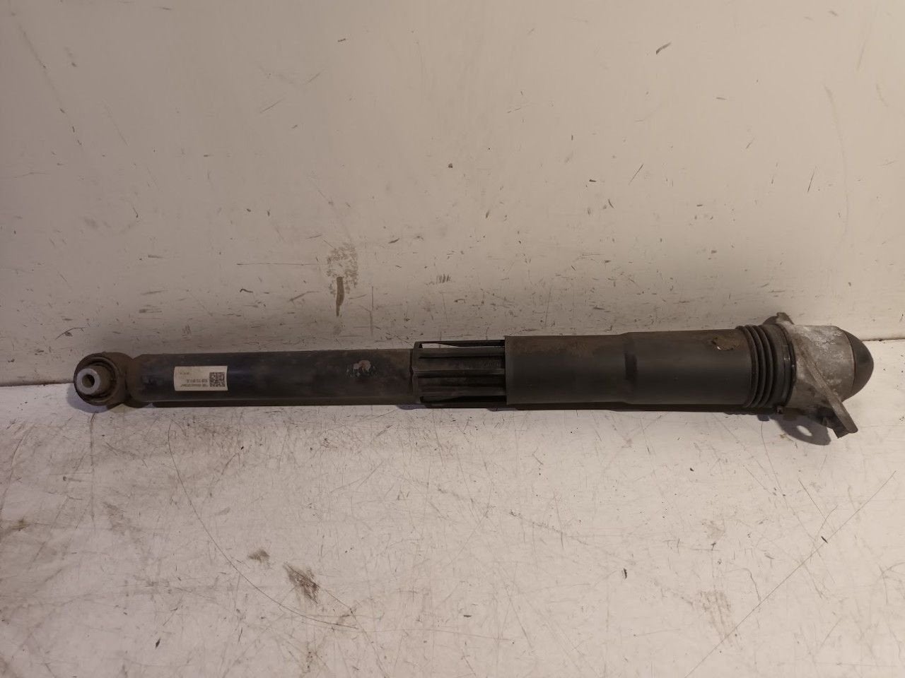 Schokbreker rechts achter Volkswagen Golf, Onderdelen@venauto.nl, Van der Ven Autorecycling B.V., Gebruikt, Ettenseweg 76, 4706 PB Roosendaal, The Netherlands