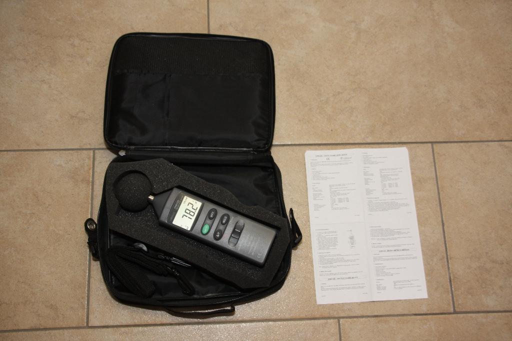 Professionele geluidsmeter Velleman in koffer. Nieuwstaat., Ophalen of Verzenden, Zo goed als nieuw, Audio
