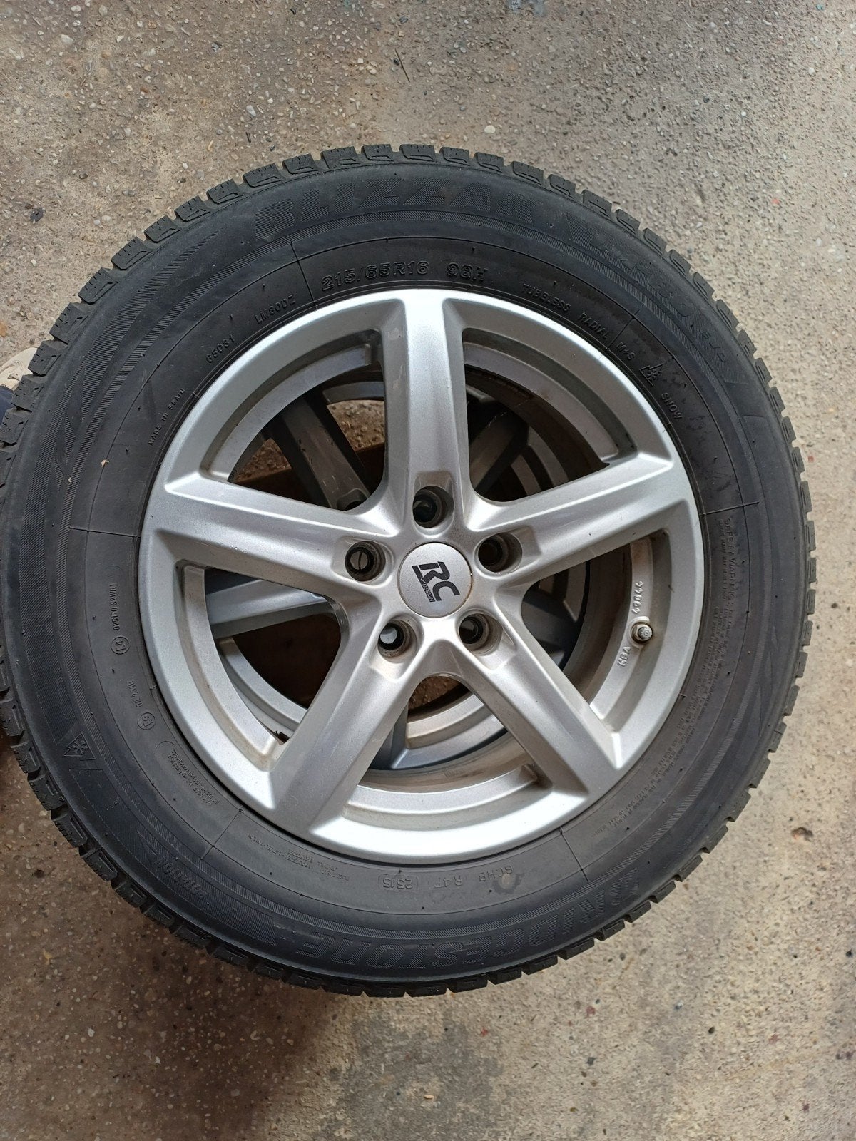 215/65 R16 Banden met velgen voor Nissan Qashqai (2010), Ophalen, 16 inch, Banden en Velgen, Winterbanden