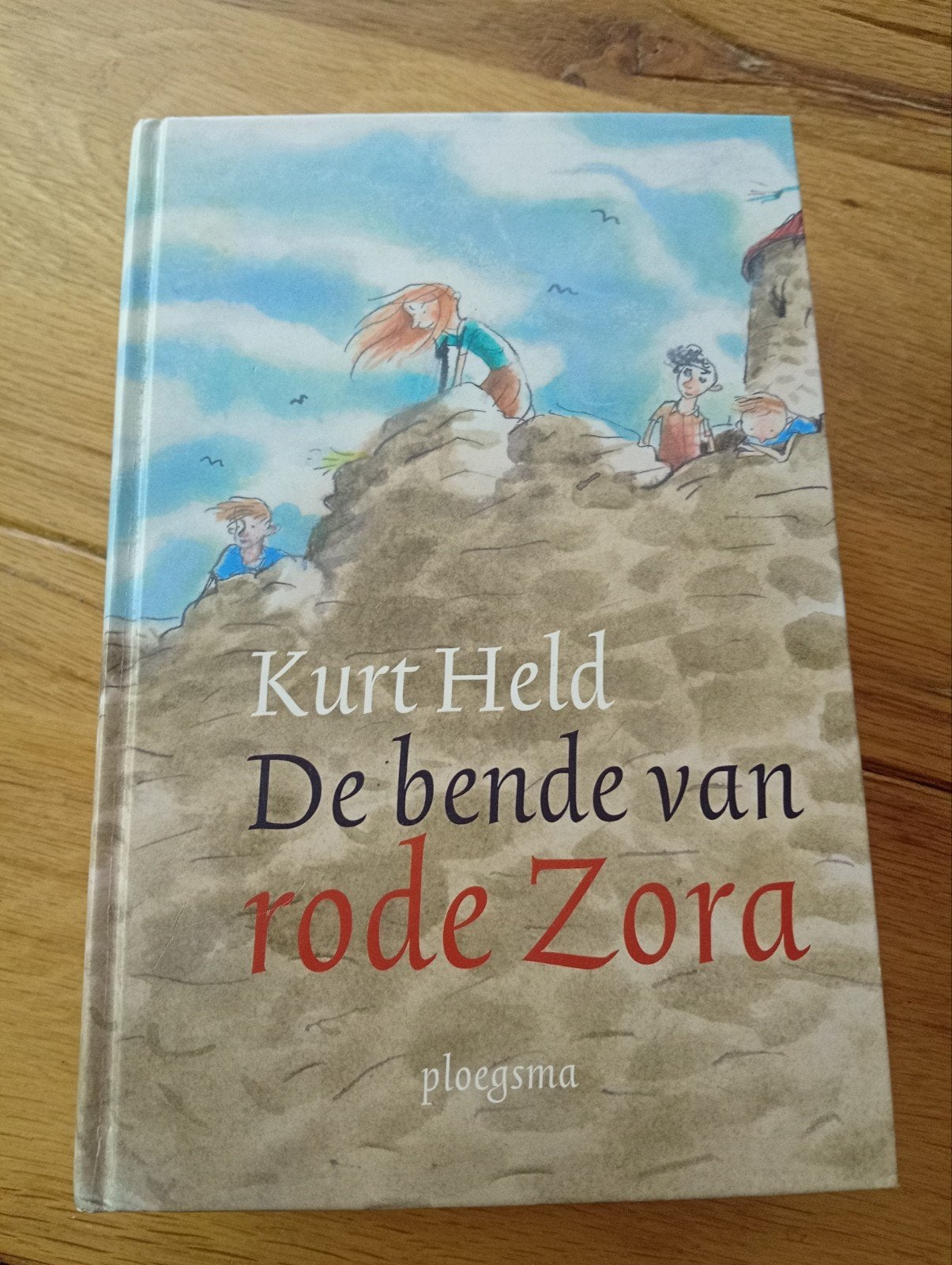 De bende van rode Zora - Kurt Held (Kinderboek), Boeken, Ophalen of Verzenden, Zo goed als nieuw, Fictie, Kurt Held