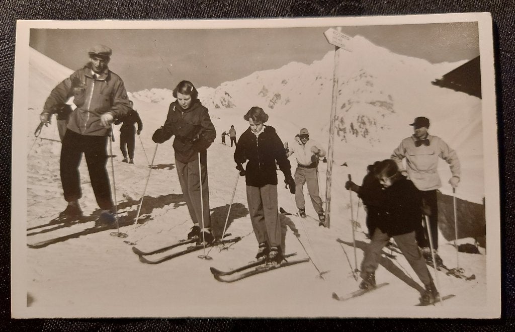nr.6 :De prinsessen op skivakantie 1951 (nieuw), Ophalen of Verzenden, Nieuw, Kaart, Foto of Prent