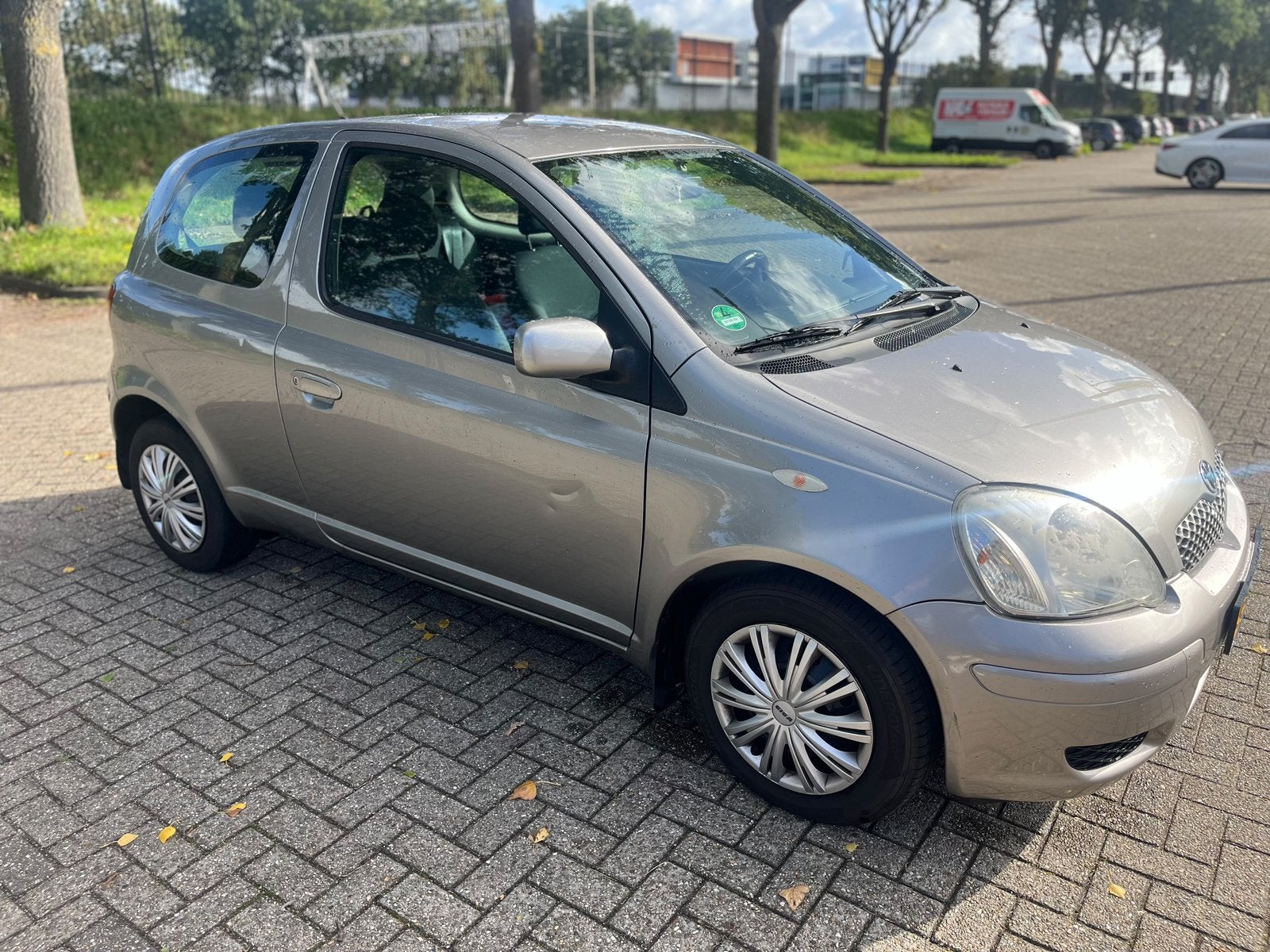 NIEUWE APK! Toyota Yaris AUTOMAAT - 16V Vvti 3DR 2006 grijs, Auto's, Stof, 4 cilinders, 400 kg, Origineel Nederlands