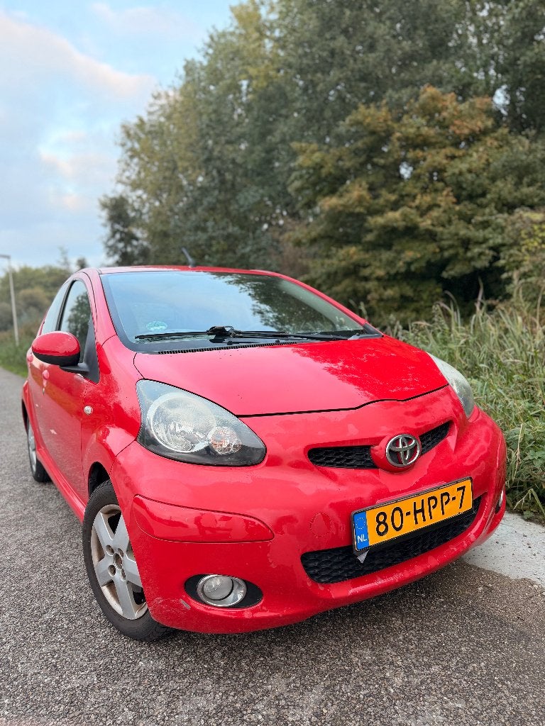 Toyota Aygo 1.0 5DRS 2009 Rood NIEUWE KOPPELING!, Voorwielaandrijving, Stof, 4 stoelen, 68 pk