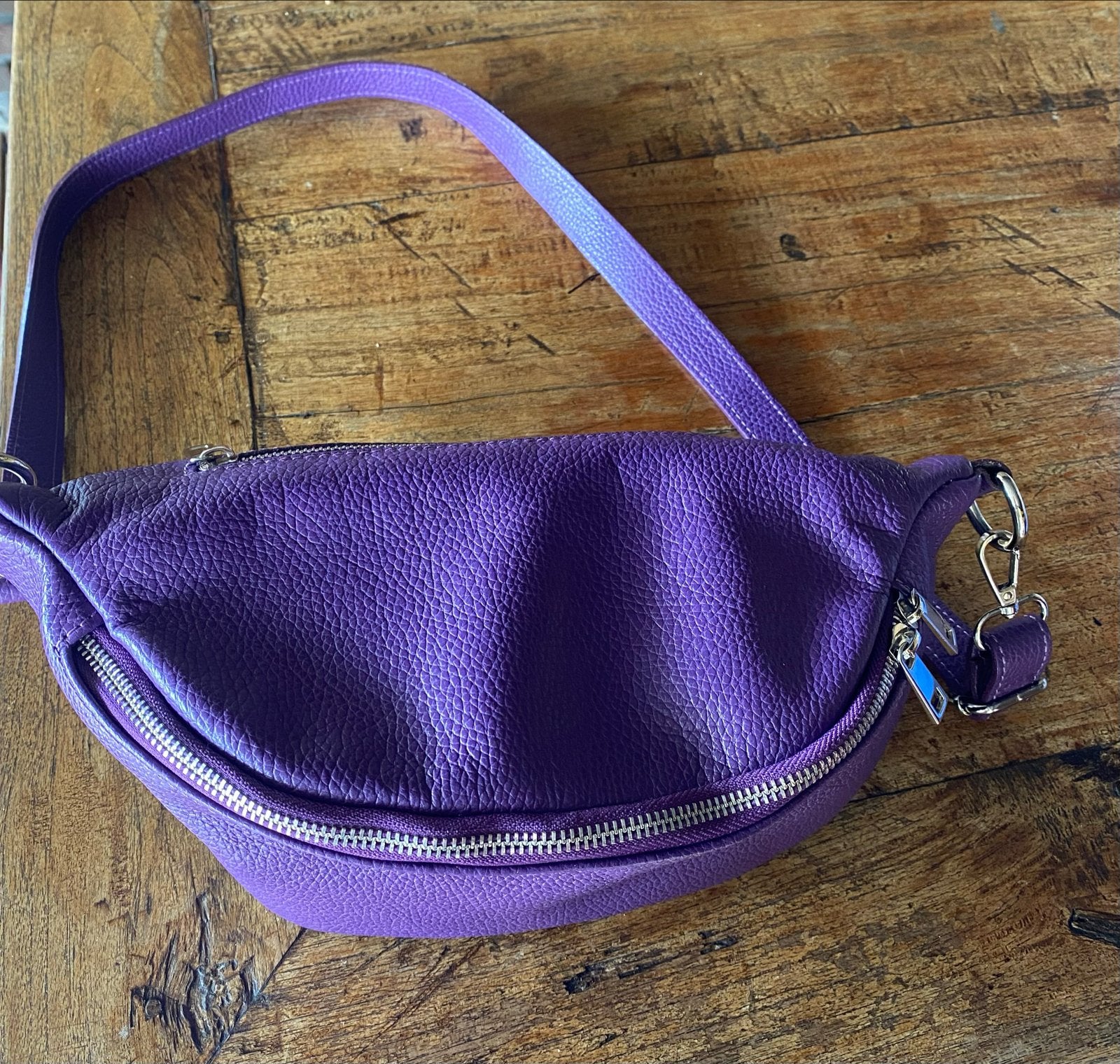 Paarse leren heuptas / crossbody tas, Sieraden, Tassen en Uiterlijk, Tassen | Damestassen, Ophalen of Verzenden, Zo goed als nieuw