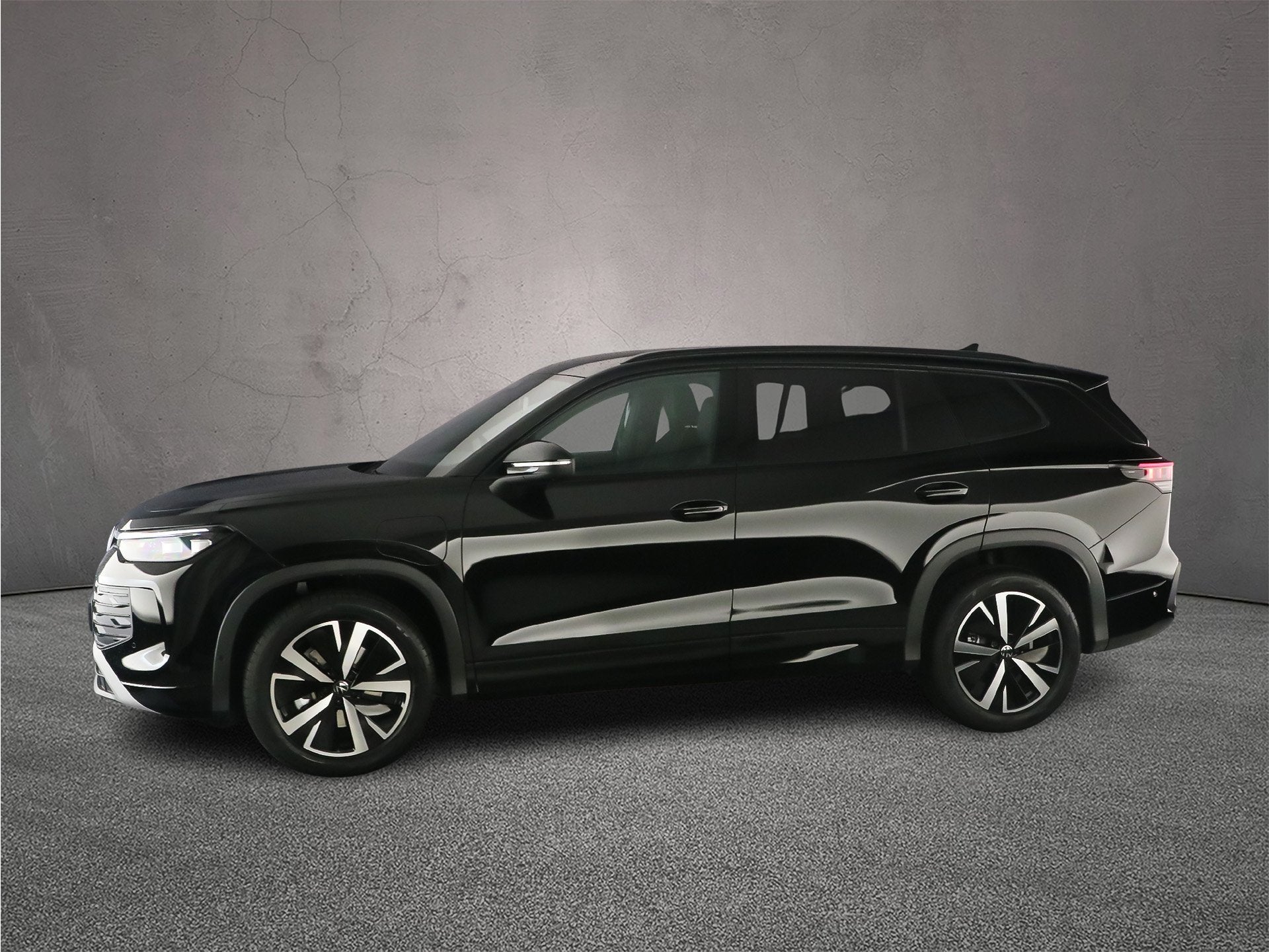Volkswagen Tayron, Auto's, 1800 kg, 4 cilinders, 135 min, Zwart