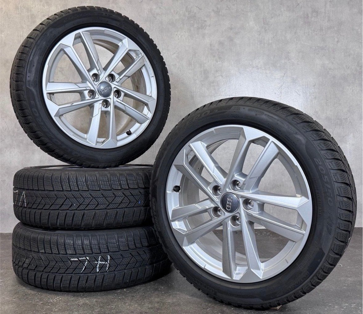 Originele Audi A3 8Y 17 inch velgen met Pirelli winterbanden, Ophalen, Gebruikt, Audi