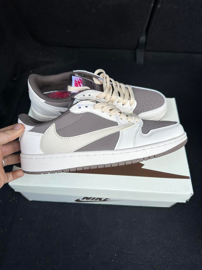 Nike Air Jordan 1 Low Travis Scott Reverse Mocha | 36 - 40, Ophalen of Verzenden, Nieuw, Bruin, Sneakers of Gympen