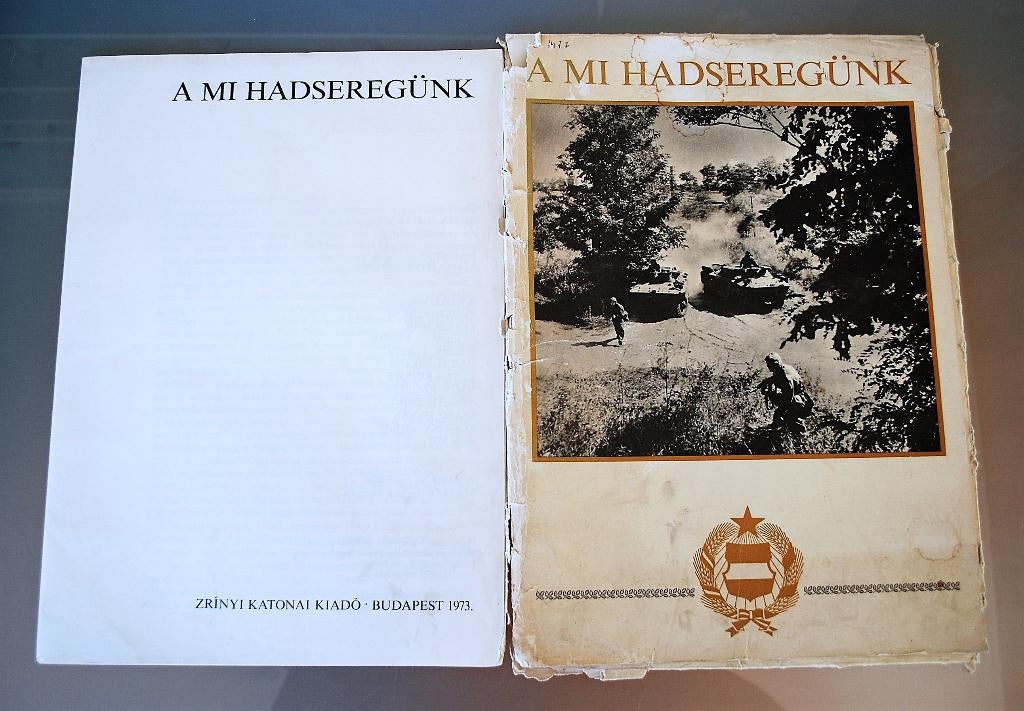 ​Poster map Leger Warschaupact Hongarije 32 stuks 69 cent, Antiek en Kunst, Curiosa en Brocante, Ophalen of Verzenden