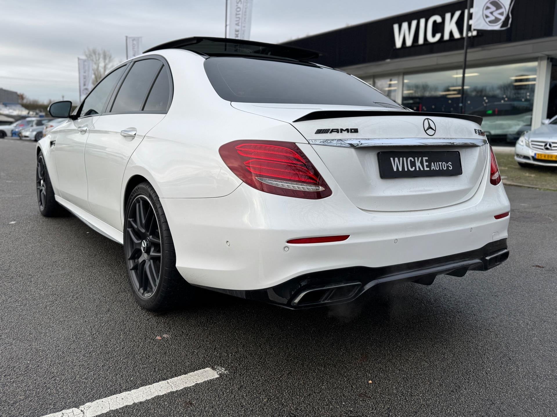 Mercedes-Benz E-klasse AMG 63 S 4MATIC Softclose Panorama 36, Auto's, Mercedes-Benz, Automaat, Gebruikt, Wit, Leder
