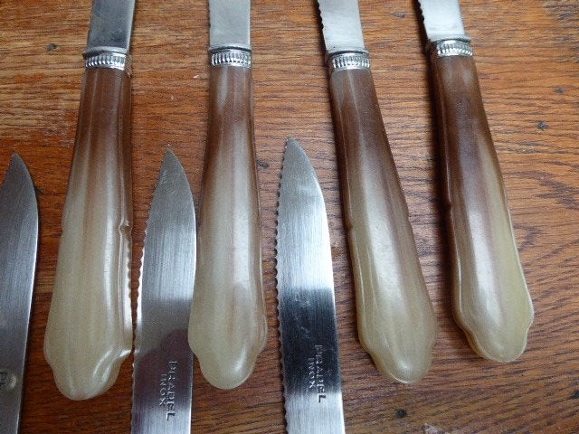 8 art deco dinermessen met bakelieten heft, Pradel, Antiek en Kunst, Antiek | Bestek, Ophalen of Verzenden