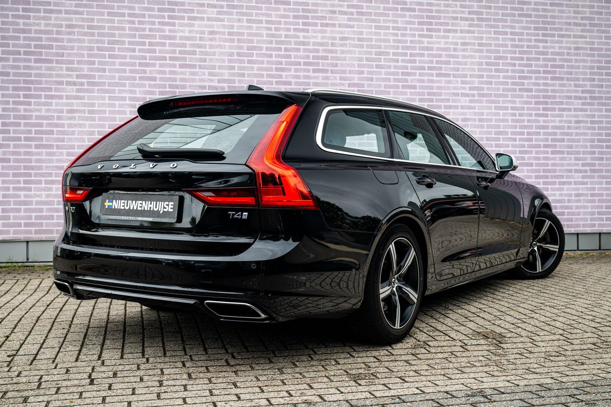 Volvo V90 2.0 T4 R-Design | Achteruitrijcamera | Parkeersens, Auto's, Euro 6, Geïmporteerd, 750 kg, 5 stoelen