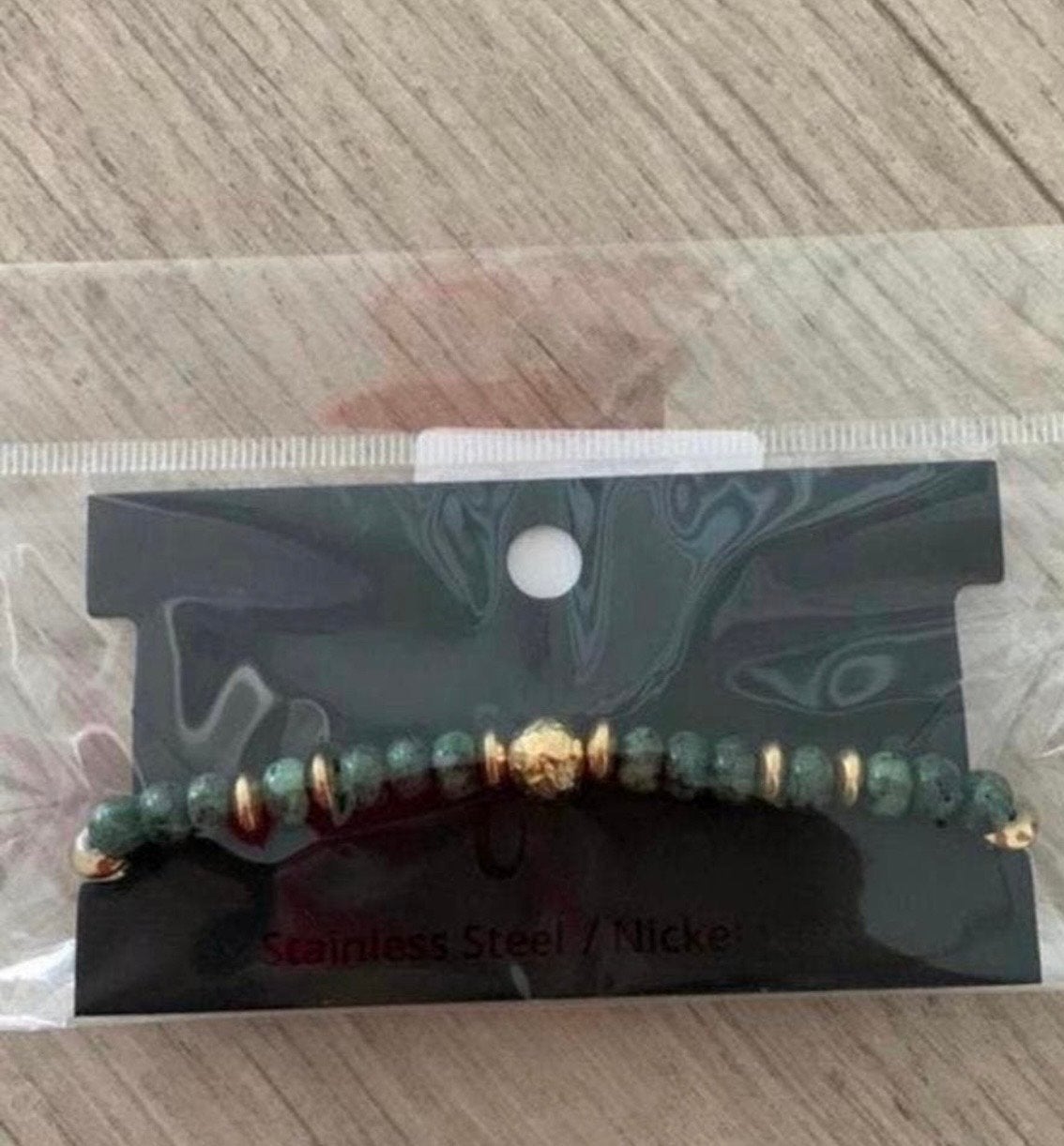 Stijlvolle Armband met Groene Kralen en Gouden Accent, Overige materialen, Nieuw, Ophalen of Verzenden, Met bedels of kralen