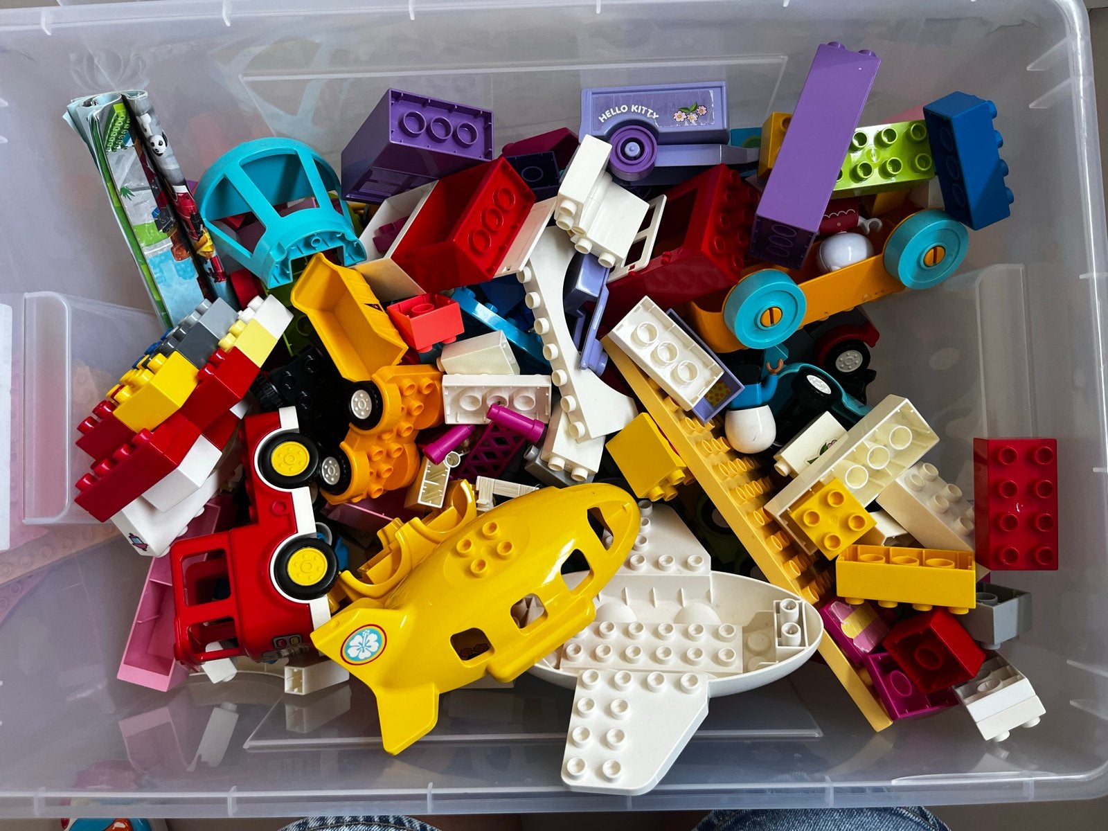 Grote bak Duplo met brandweerkazerne, auto's en Hello Kitty, Ophalen, Gebruikt, Duplo, Complete set