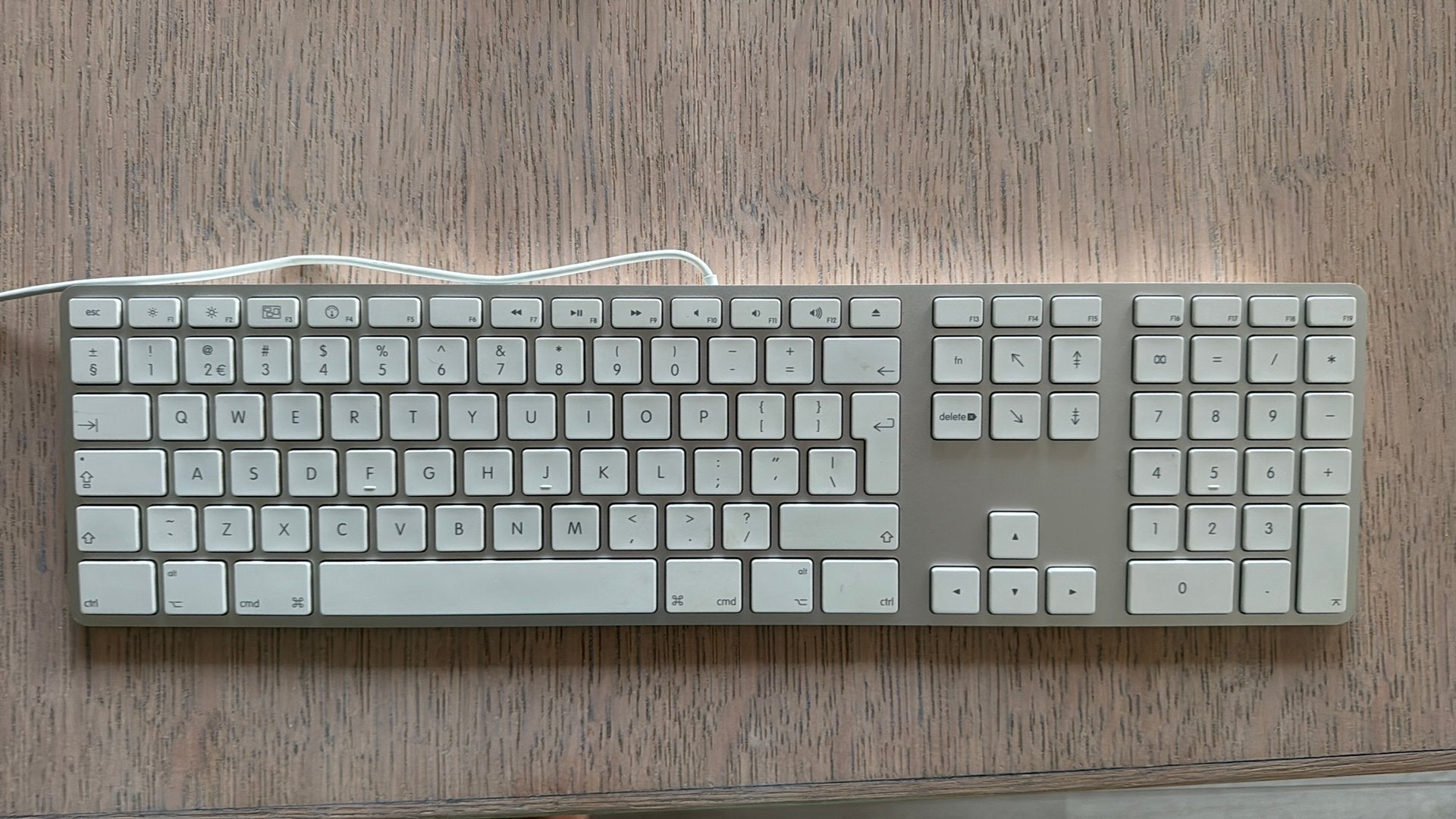 Apple toetsenbord A1243 (defecte toets), Computers en Software, Toetsenborden, Zo goed als nieuw, Qwerty, Bedraad, Ophalen