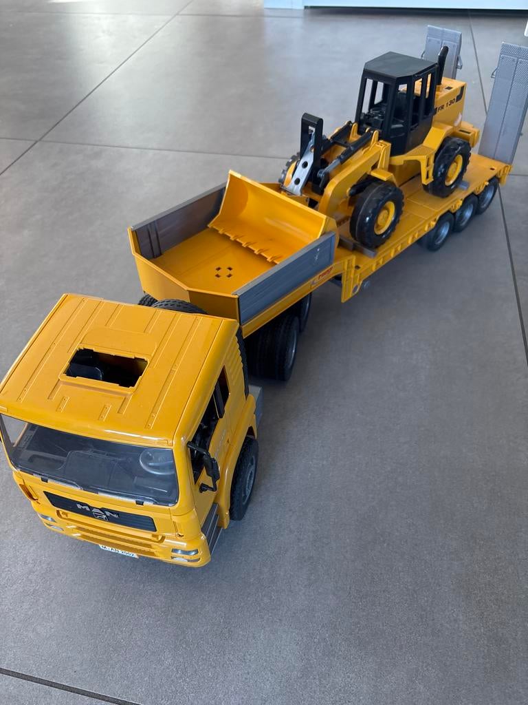 Bruder truck met trailer en bulldozer, Kinderen en Baby's, Speelgoed | Speelgoedvoertuigen, Ophalen, Gebruikt