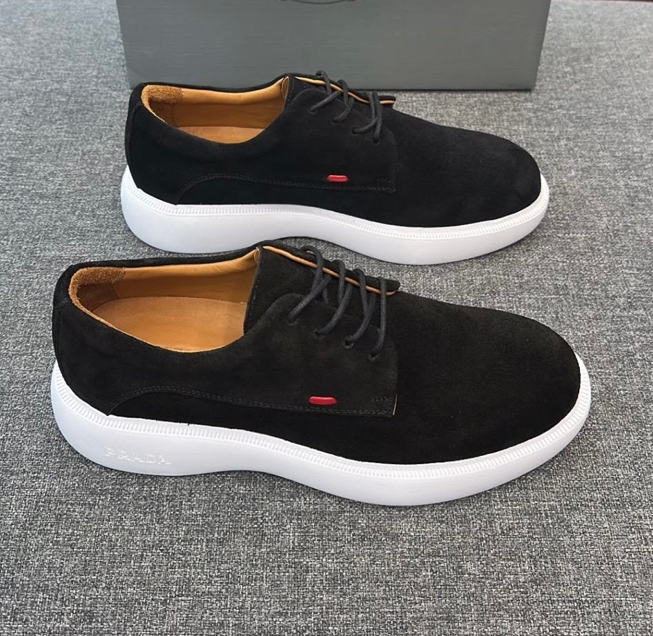 Prada schoenen!, Zwart, Nieuw, Ophalen of Verzenden, Sneakers of Gympen