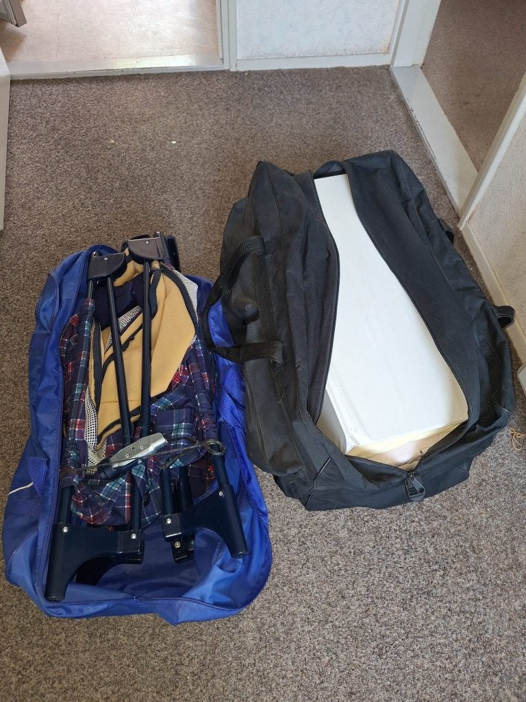 Campingbedje met frame en matras in 2 handige tassen, Caravans en Kamperen, Ophalen, Gebruikt