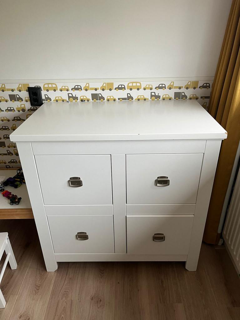 Witte commode met 4 lades, Kinderen en Baby's, Kinderkamer | Commodes en Kasten, Ophalen, Gebruikt, 50 tot 70 cm, 75 tot 100 cm