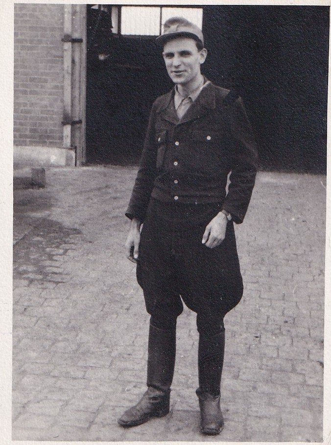 WO2 Foto Duitse Wehrmacht in Werkuniform / Staluniform, Verzamelen, Ophalen of Verzenden, Landmacht, Nederland, Foto of Poster