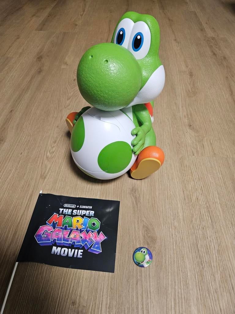 Yoshi popcorn bucket en Super Mario Galaxy Movie vlag en pin, Ophalen, Nieuw