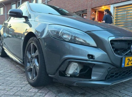 Volvo V40 1.6 D2 2013 MET SCHADE, Auto's, Voorwielaandrijving, Euro 5, Automatische klimaatregeling, 4 cilinders