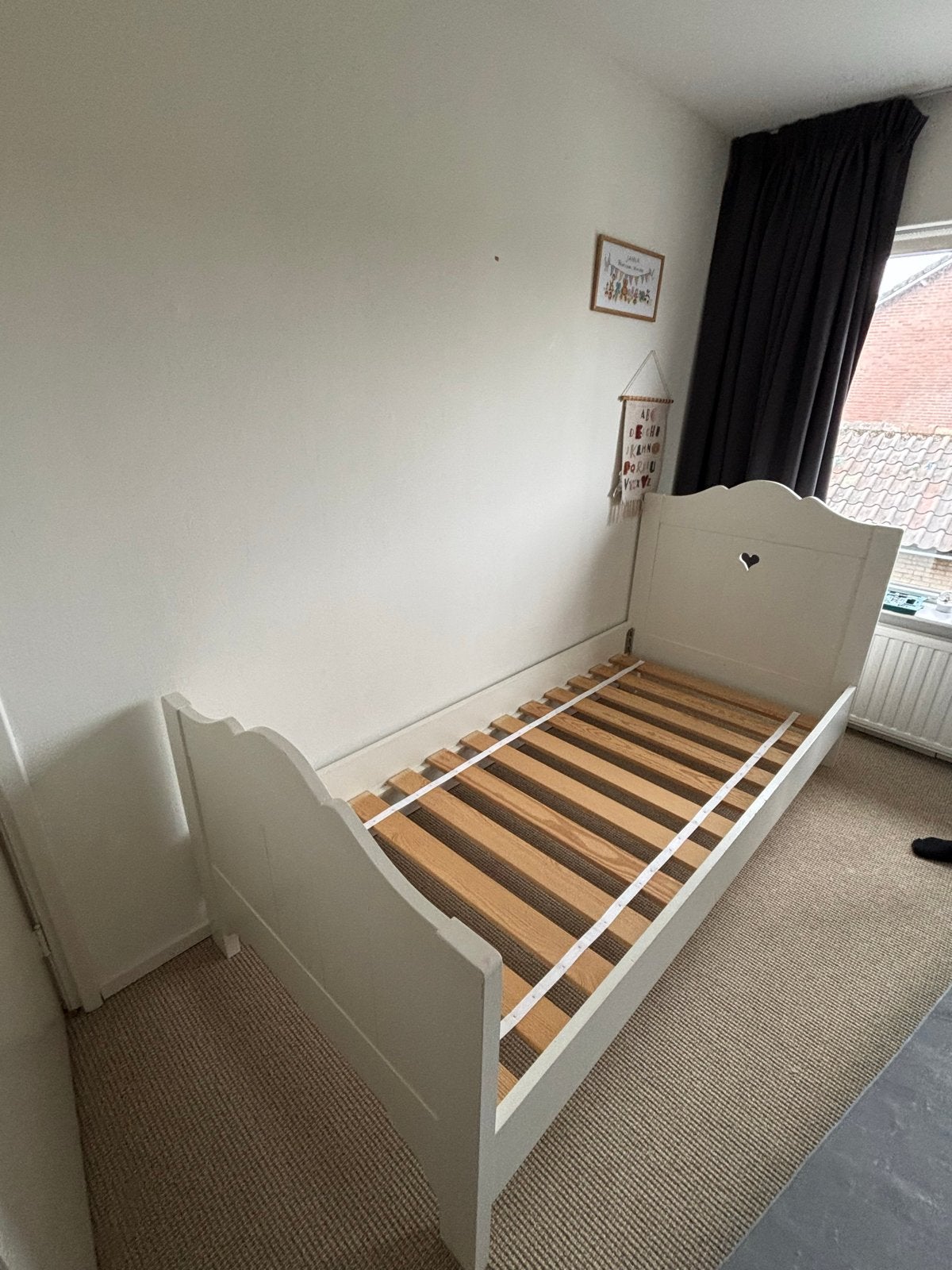 Massief houten meidenbed met hartje, Ophalen, 85 tot 100 cm, Gebruikt, Lattenbodem