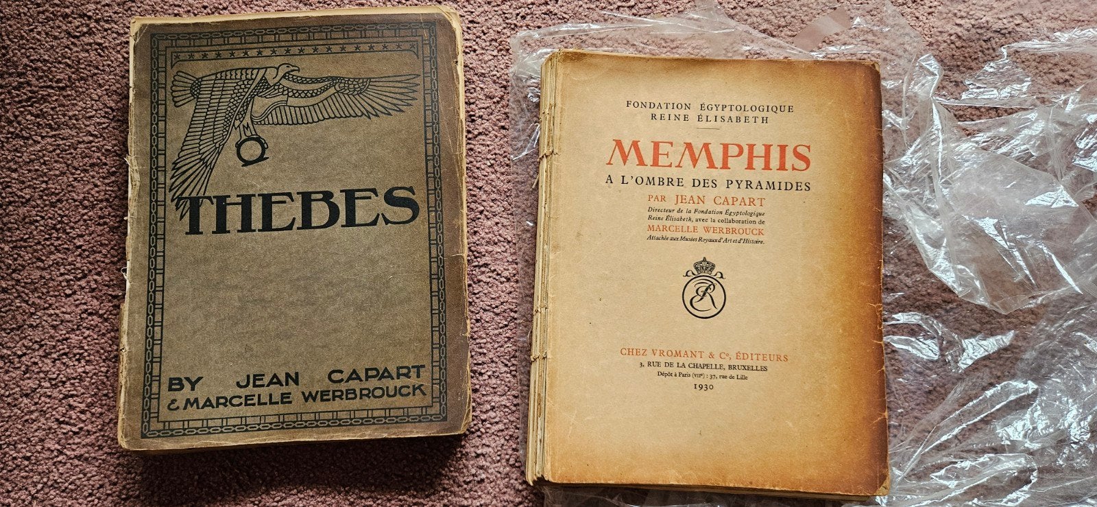 Twee antieke boeken over oud Egypte, Thebes en Memphis, Ophalen