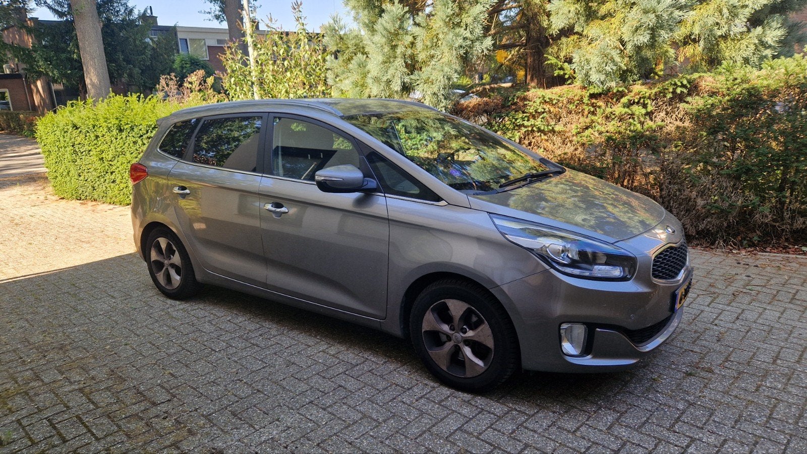 Kia Carens 7 zitter  1.6 GDI 2014 Grijs, Voorwielaandrijving, 730 kg, 1591 cc, 4 cilinders