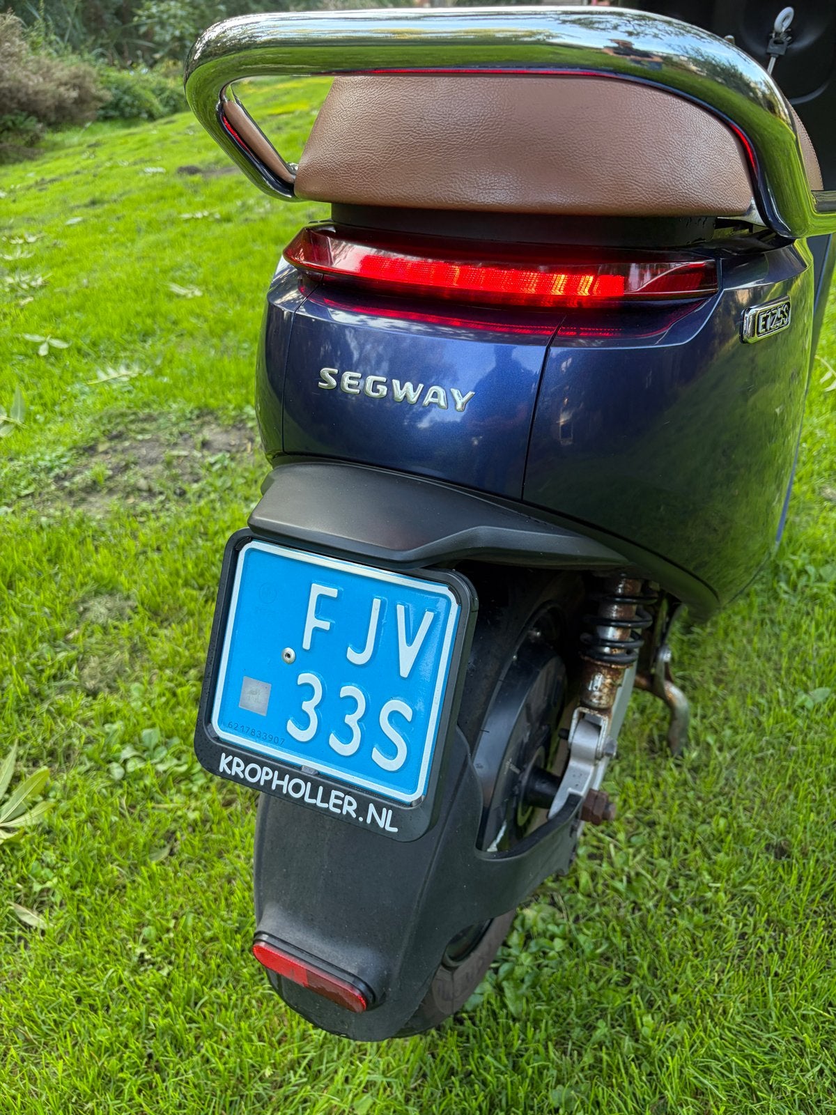 Foto 8 van Segway E125S Elektrische Scooter - Zo goed als nieuw