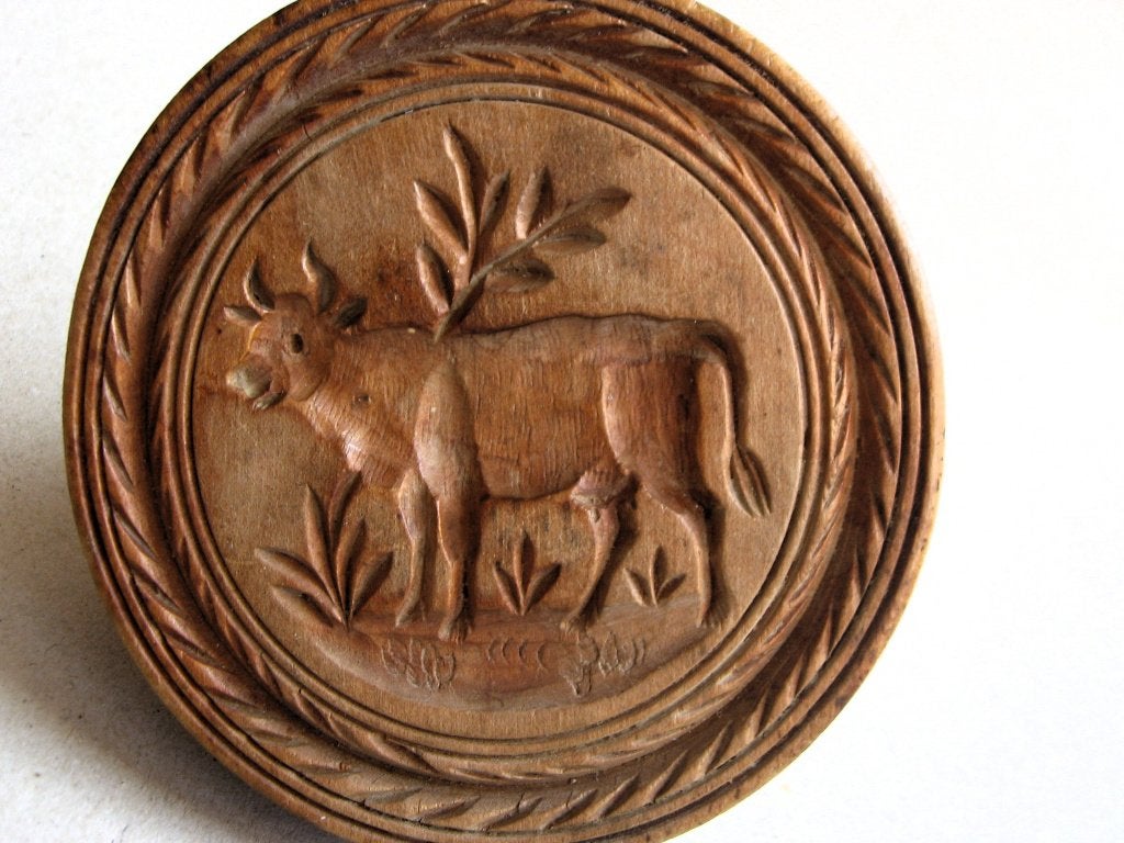 Houten boterstempel met lachende koe, volkskunst ca 1870, Houtsnijwerk, Handgemaakt, Minder dan 20 cm, Ophalen of Verzenden