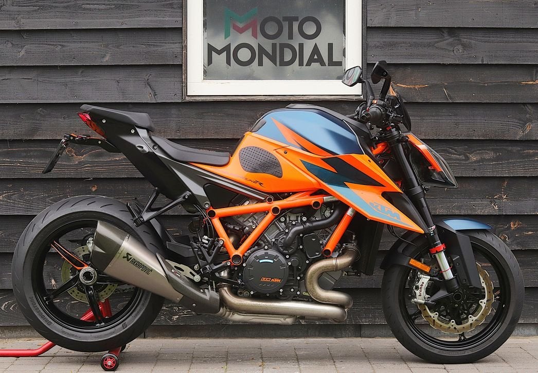 KTM 1290 SUPER DUKE R (bj 2022) Akrapovic, 2 cilinders, KTM, Motorrijbewijs A, Bedrijf