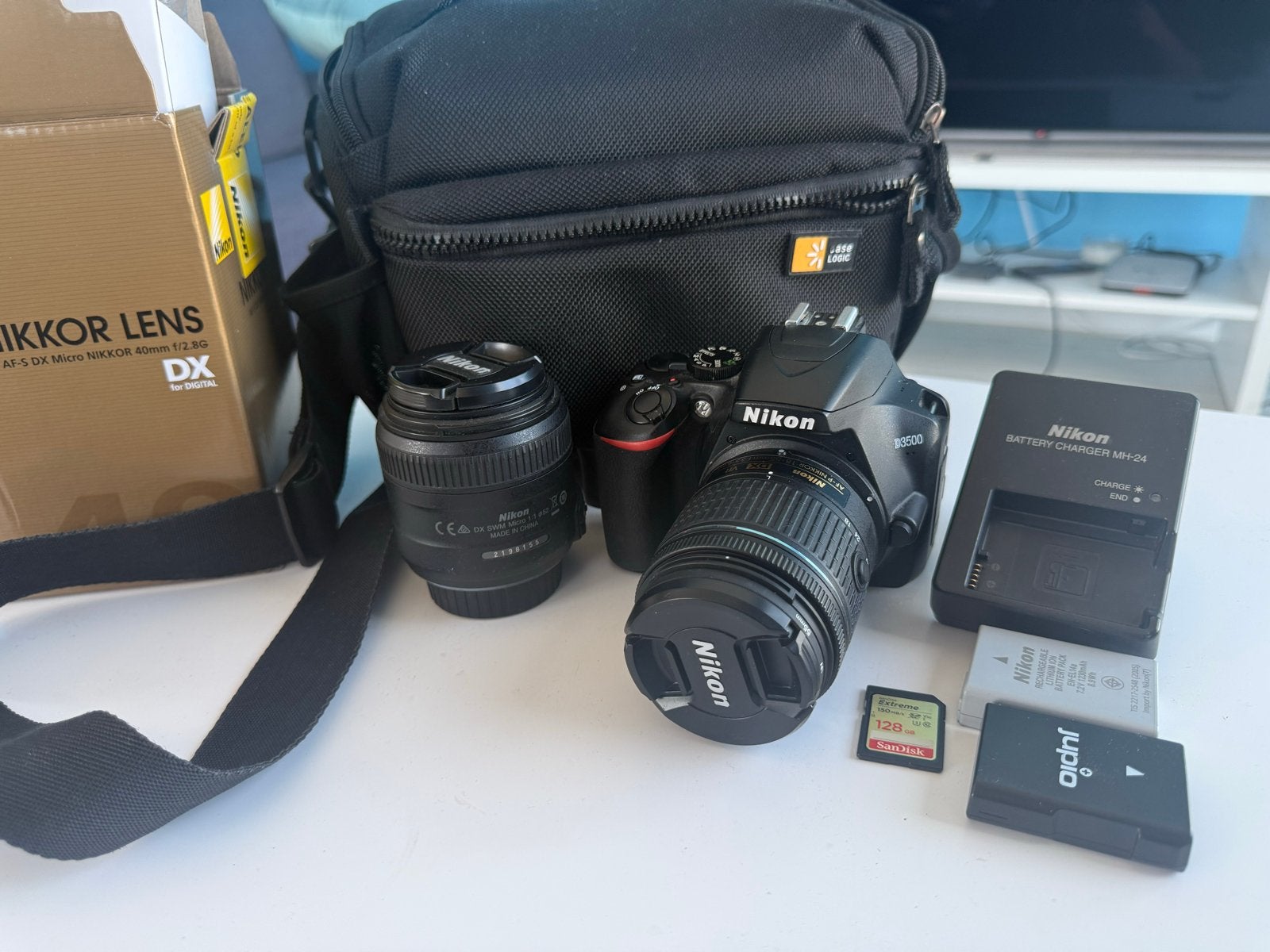 Nikon D3500 spiegelreflexcamera met lens en accessoires, Spiegelreflex, Zo goed als nieuw, 4 t/m 7 keer, Accu