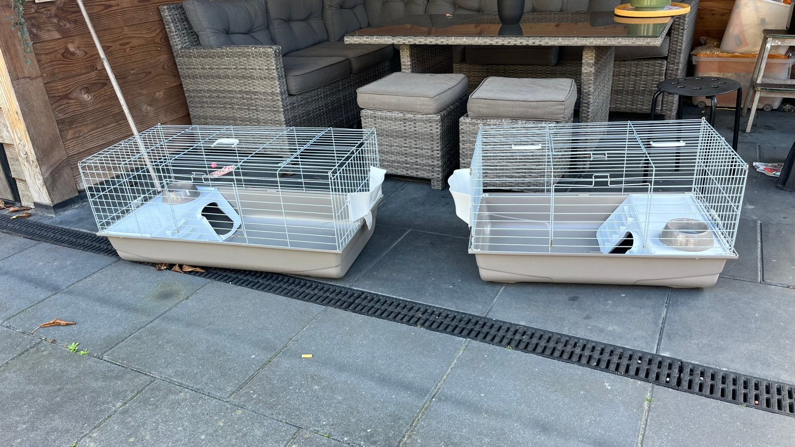 2 x  Konijnen kooi Savic bench, binnenhok, Dieren en Toebehoren, Kooi, Zo goed als nieuw, 75 tot 110 cm, Ophalen