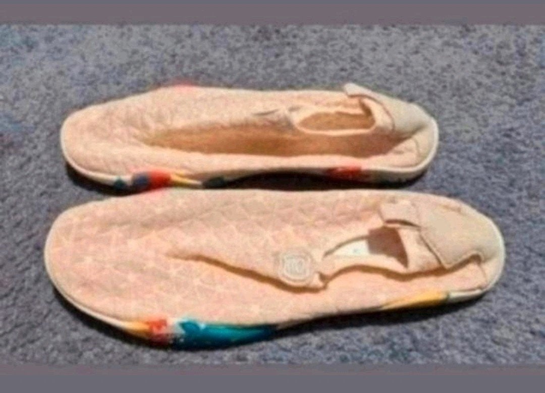 Nieuwe waterschoenen, maat 40. Binnenzool meet 25.4 cm., Nieuw, Ophalen of Verzenden, Sportschoenen, Beige