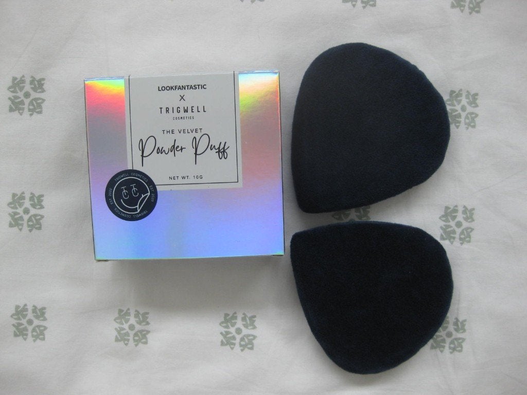 NIEUW Trigwell powder puff, velvet donkerblauw €, Nieuw, Ophalen of Verzenden, Toebehoren, Blauw