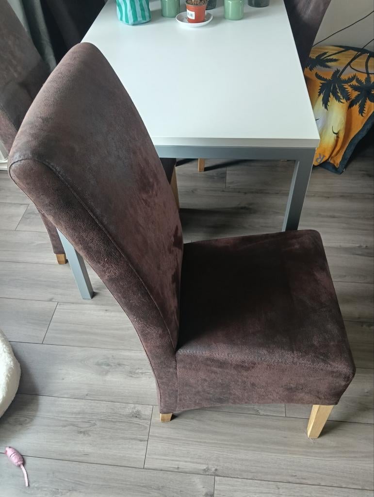 Vier bruine eetkamerstoelen - Ophalen in Meppel, Gebruikt, Bruin, Ophalen of Verzenden, Vier