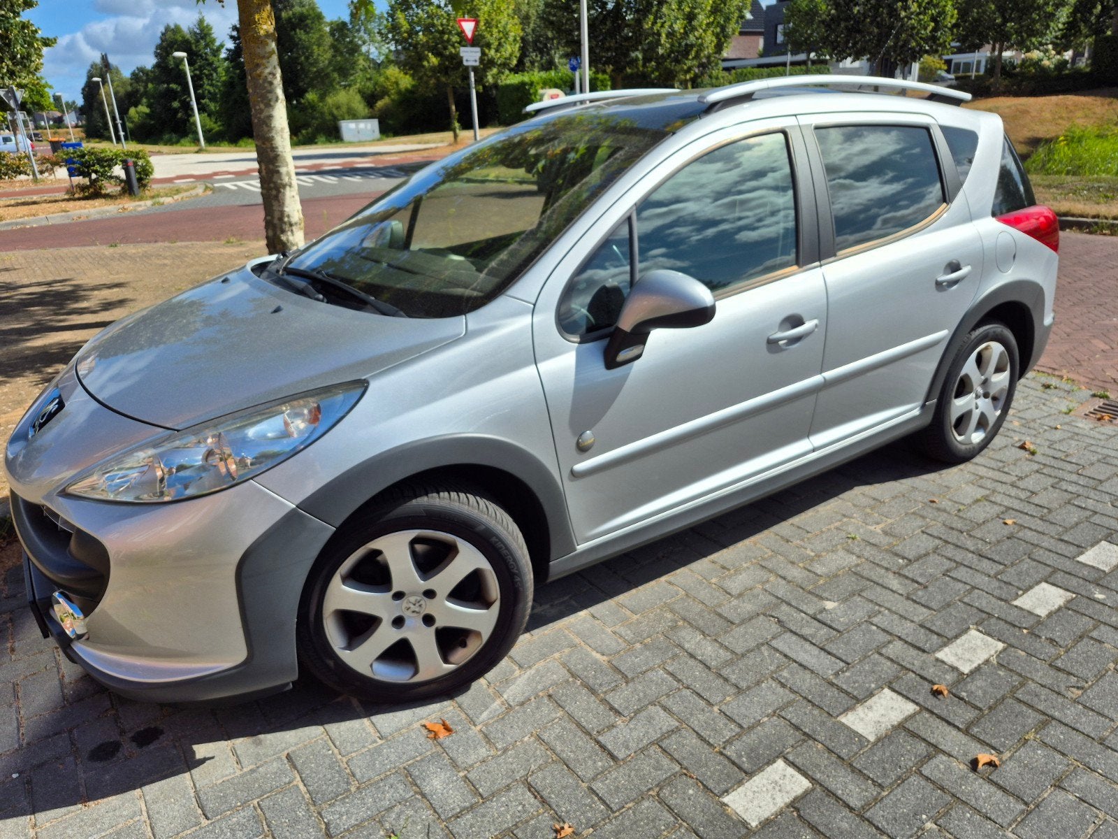 Peugeot 207 SW Outdoor, 137.700 km, nw distributieketting, Zwart, 4 cilinders, 1110 kg, Origineel Nederlands