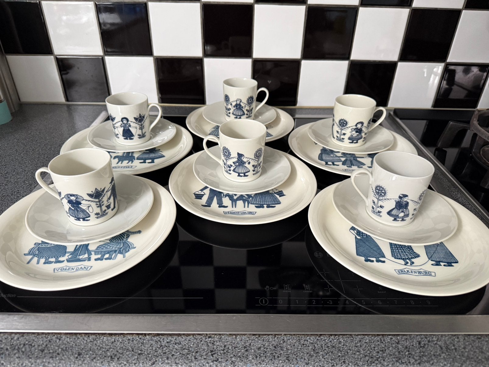 6 klederdracht ontbijtbordjes & kopjes Regout Sphinx Bavaria, Ophalen of Verzenden